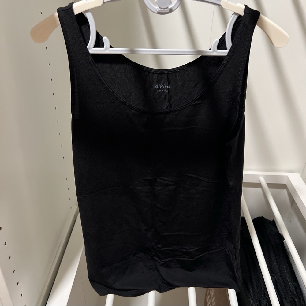 Brandnew Uniqlo Alrism Tank Top